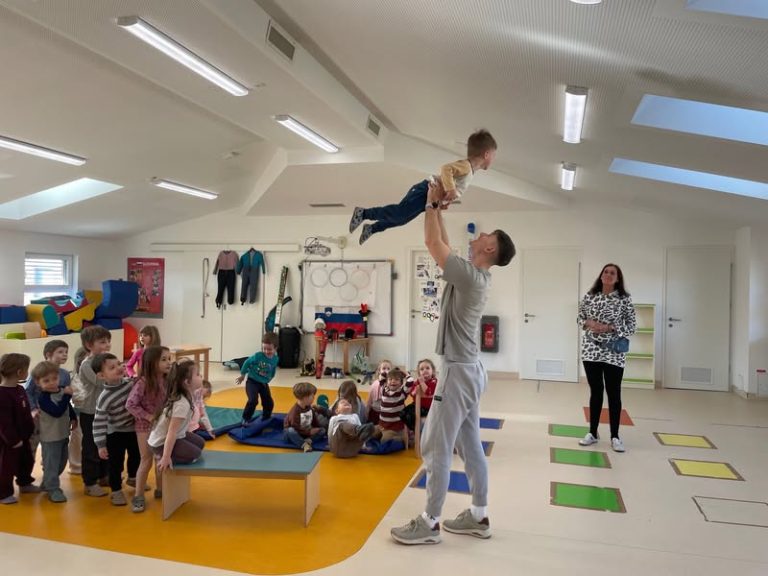 Smučarske skoke smo predstavili v ljubljanskem vrtcu